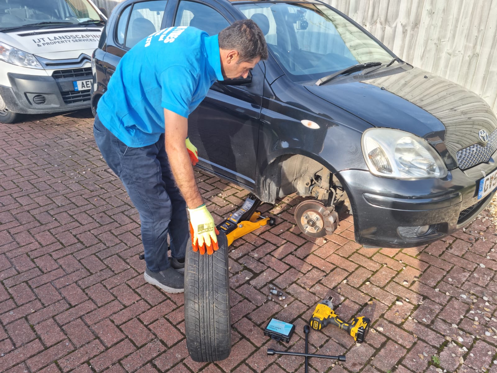 Mobile tyre replacement in Swindon